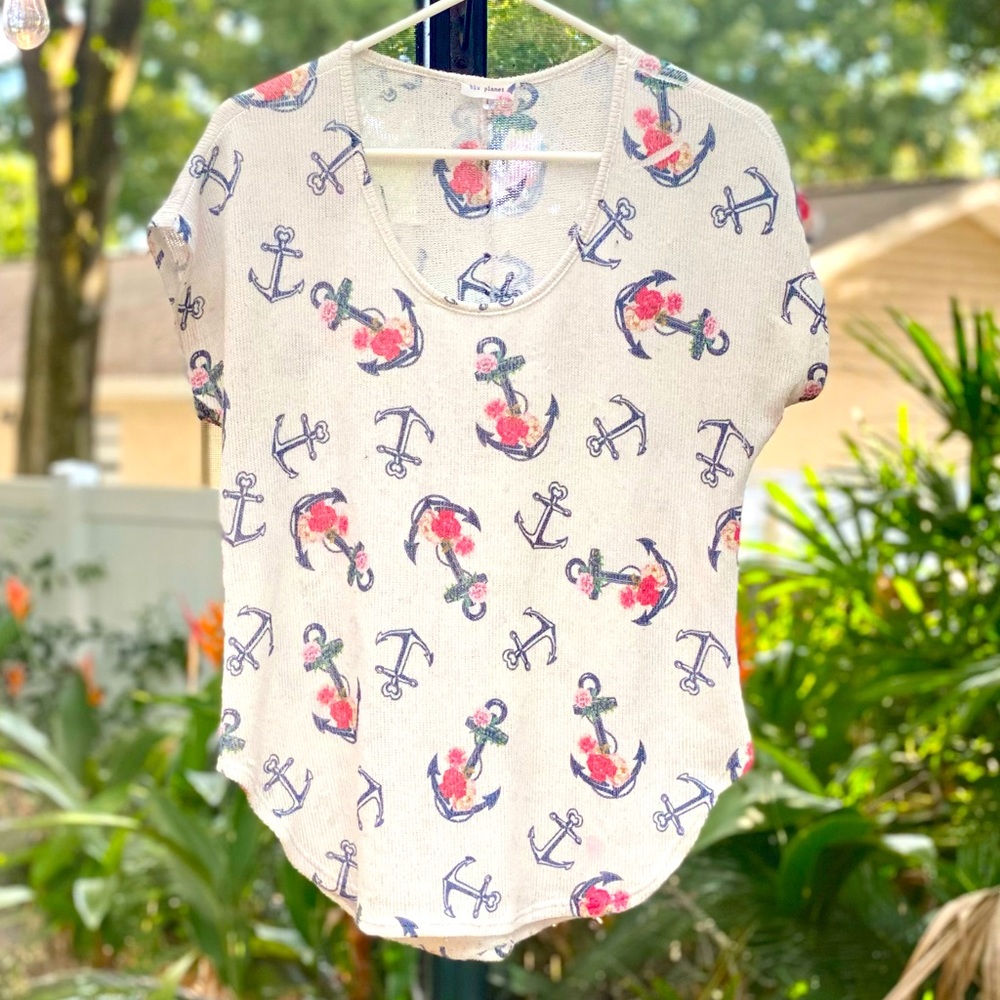 Blu Planet anchor & flowers cap sleeved shirt.
